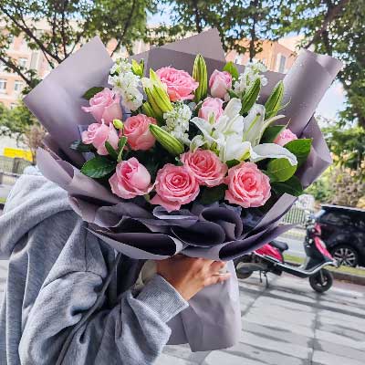黔西南11朵戴安娜粉玫瑰百合，与你一起追逐梦想
