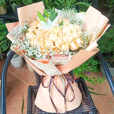 黔西南33朵香槟玫瑰百合，心里永远是你